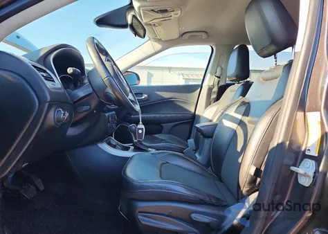 2019 Jeep Compass Latitude z USA, uszkodzony, nr VIN 3C4NJDBB0KT647352